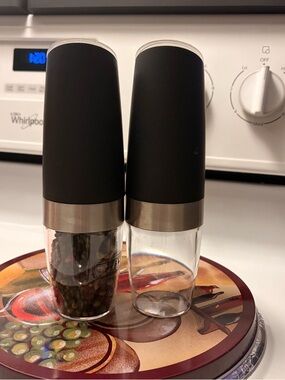 Black Electric Salt and Pepper Grinder Set